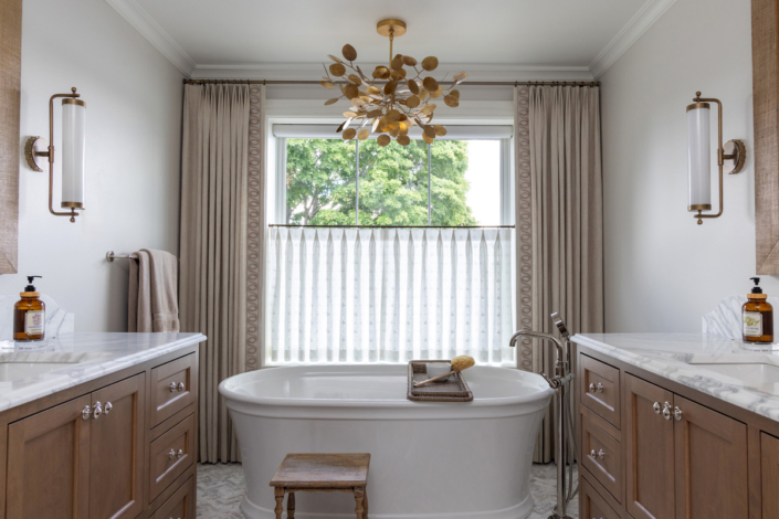 Zander’s Interiors | Lake Wisconsin Retreat | Bathtub Zander's Interiors | Lake Wisconsin Retreat | Bathtub